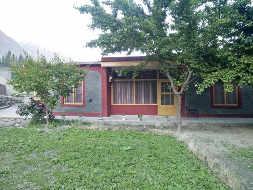 Guest House De Grand Imperial Gilgit Exterior photo